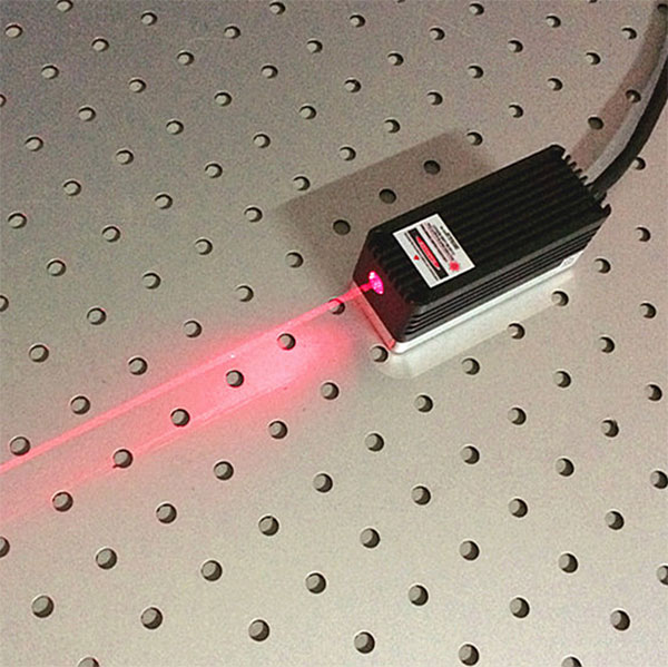 655nm 3000mW 붉은 작은 반점 반도체 레이저 조정 가능한 힘